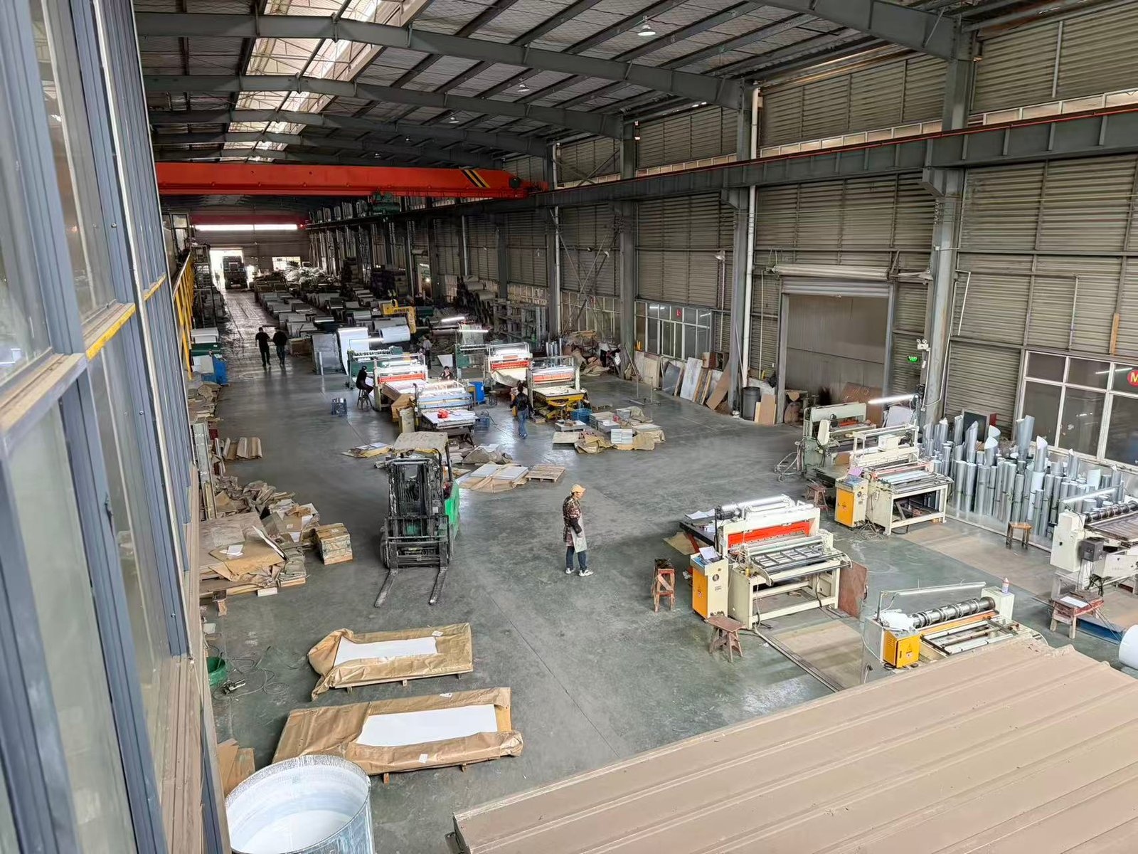 Overview of the Jinghong workshop showing equipment, materials and staff